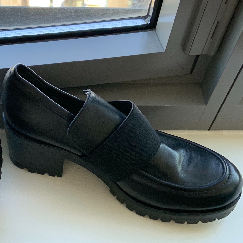 New Italian Leather Shoes - size 8